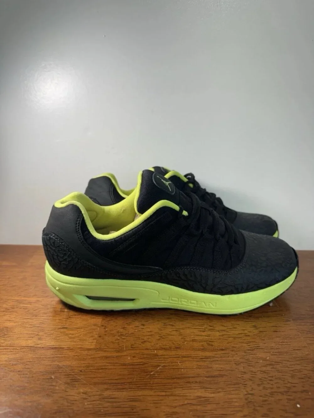Air Jordan CMFT Viz Air 11 GS 6.5Y Black Volt 428833-002 Vintage